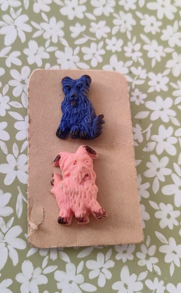 Vintage jaren '40 celluloid blauw & roze Scottie broches., Ophalen of Verzenden, Zo goed als nieuw, Blauw