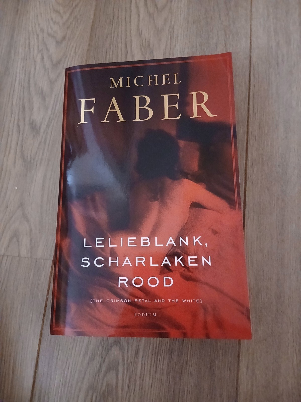 Lelieblank, scharlakenrood - Michel Faber, Boeken, Ophalen of Verzenden