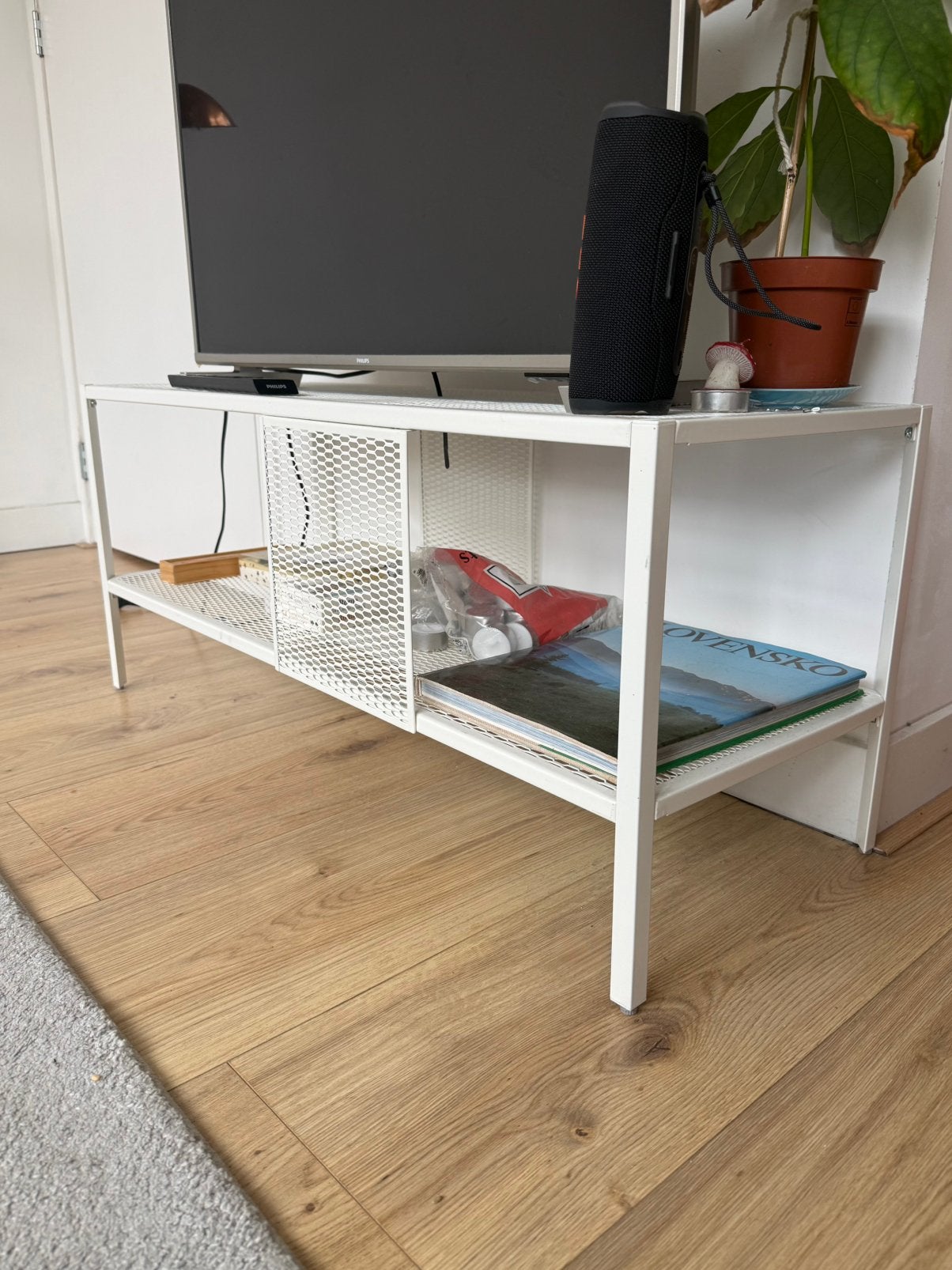 White ikea TV stand, Huis en Inrichting, Kasten | Televisiemeubels, Ophalen, Minder dan 50 cm, Zo goed als nieuw, Minder dan 100 cm