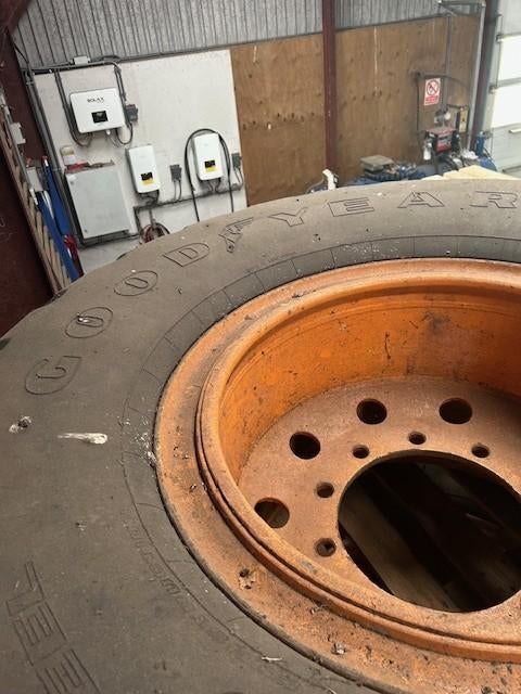 Good-Year 650/55R25 op 10 gaats velg, Ophalen