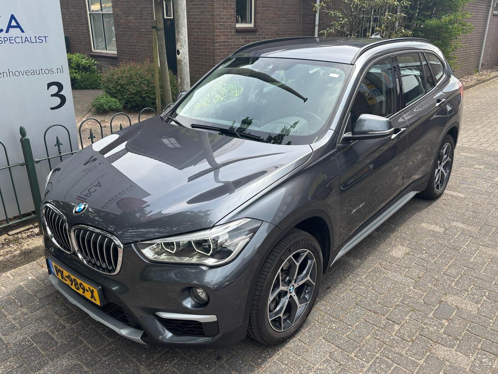 BMW X1 xDrive20i Centennial High Executive Automaat 8-Traps, Gebruikt, Leder en Stof, Bedrijf, SUV of Terreinwagen