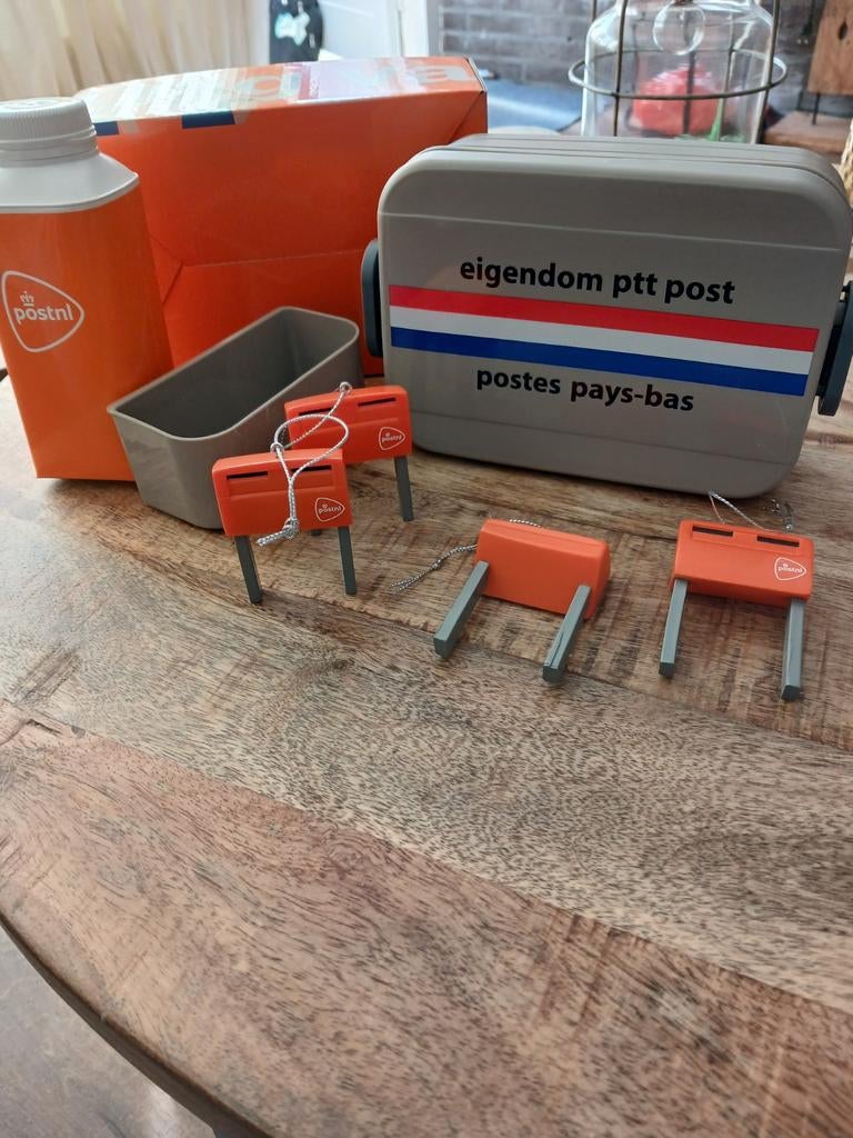 Postnl miniatuur brievenbussen en broodtrommel, Ophalen of Verzenden, Nieuw, Groter dan 1:32