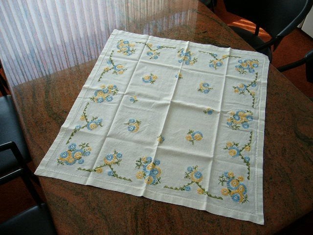 Handgeborduurd jaren 30 - 40  topkleed 75 x 69 z.g.a.n., Ophalen of Verzenden, Gebruikt, Rechthoek