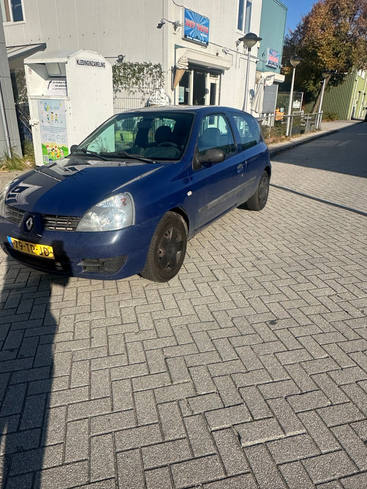 Renault Clio 1.2 3DR 2006 Blauw, Auto's, Voorwielaandrijving, 31 €/maand, 4 cilinders, Origineel Nederlands