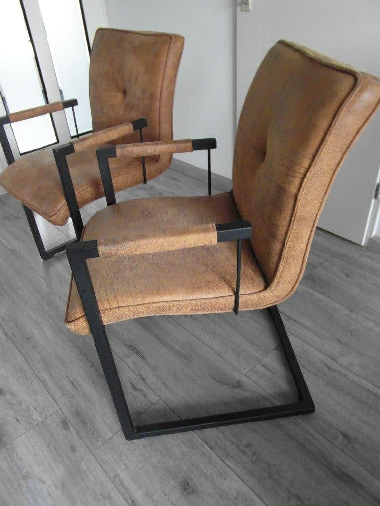 Tekoop: Twee eetkamer stoelen, Huis en Inrichting, Stoelen, Ophalen, Twee, Bruin, Zo goed als nieuw