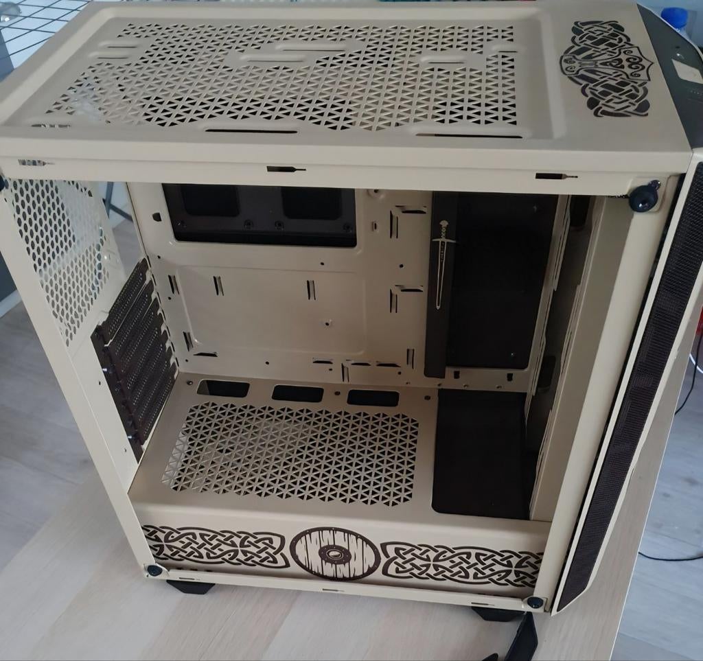 Unieke Be Quiet Pure Base 500 PC-behuizing - Viking thema, Computers en Software, Computerbehuizingen, Ophalen of Verzenden