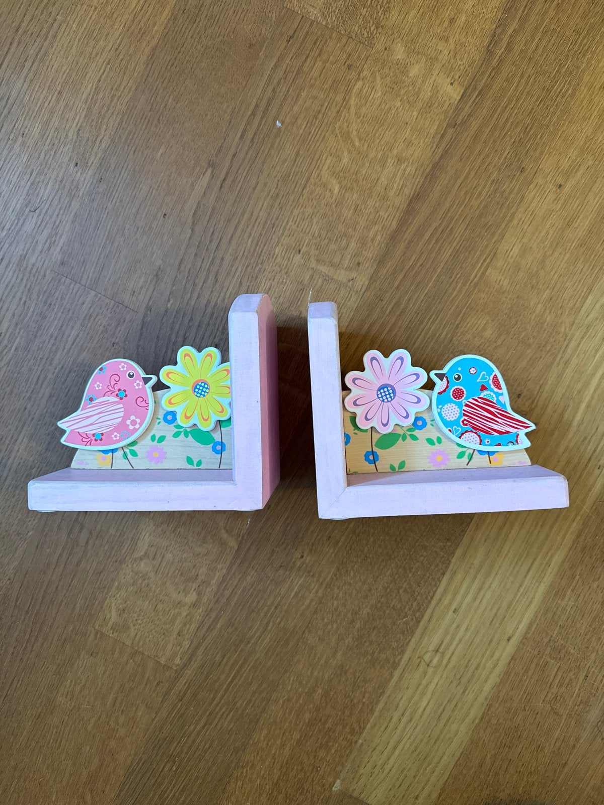 Leuke roze boekensteunen met vogels en bloemen, Hout, Gebruikt, Overige stijlen, Roze