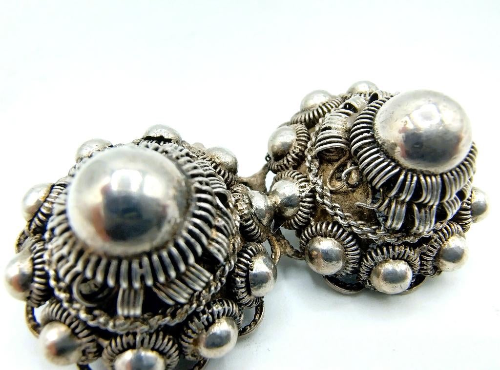 Zilveren broche gemaakt van keelknopen, 19e eeuws, Verzenden, Zilver, Broche
