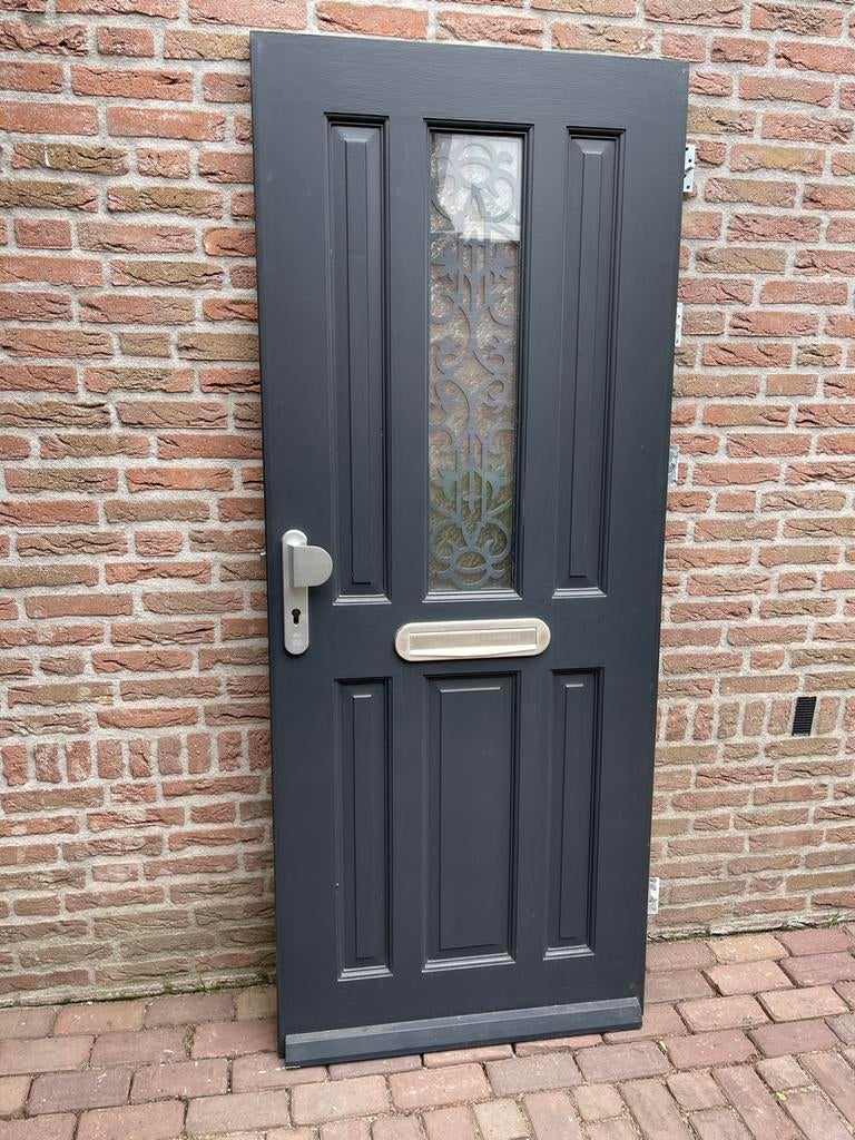 Buitendeur met glas en brievenbus, grijs/wit, Gebruikt, 80 tot 100 cm, Ophalen of Verzenden, Buitendeur