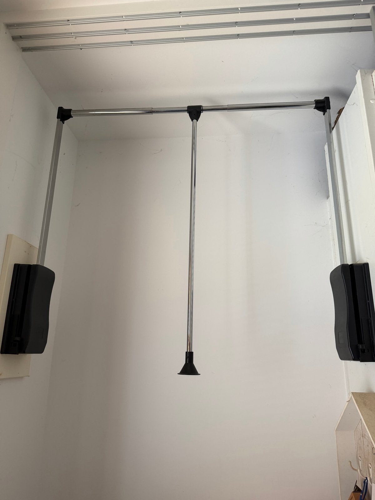 Uittrekbare kledingroede voor garderobe, kast of inloopkast, Ophalen, Gebruikt