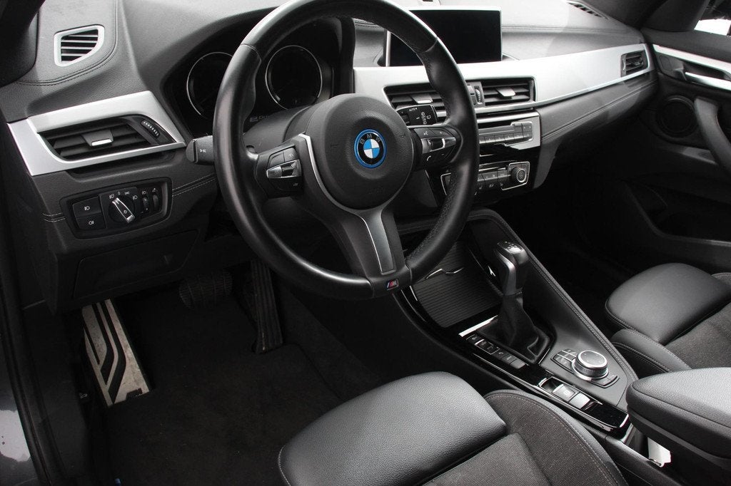 BMW X1 xDrive25e M-Sport PHEV 221pk Shadow Line Climate Cont, Auto's, BMW, Gebruikt, Leder en Stof, Plug-in hybride, Bedrijf