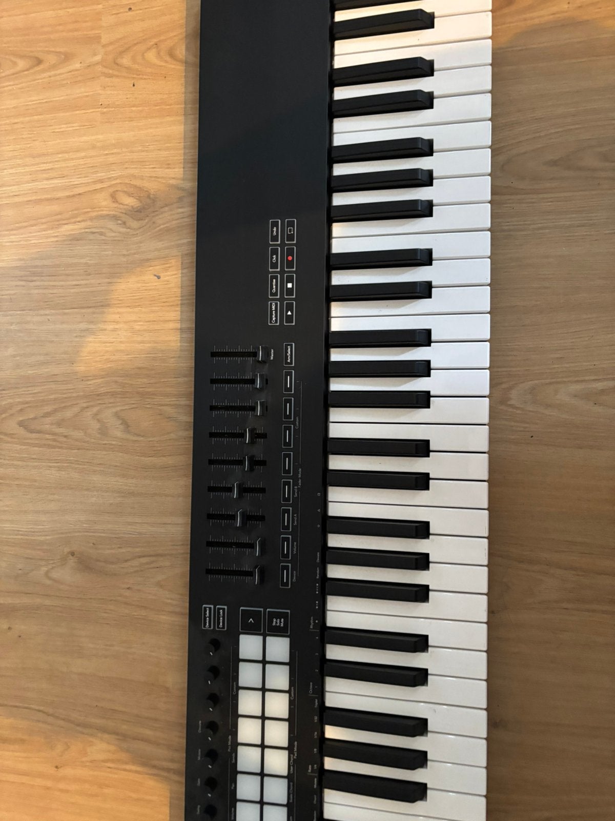 Launchkey 61 Novation keyboard