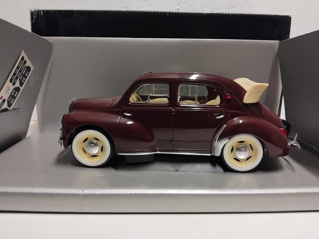Renault 4 CV donkerrood Decouvrable  Solido 1:17 KRD, Ophalen of Verzenden, Zo goed als nieuw, Auto, Solido