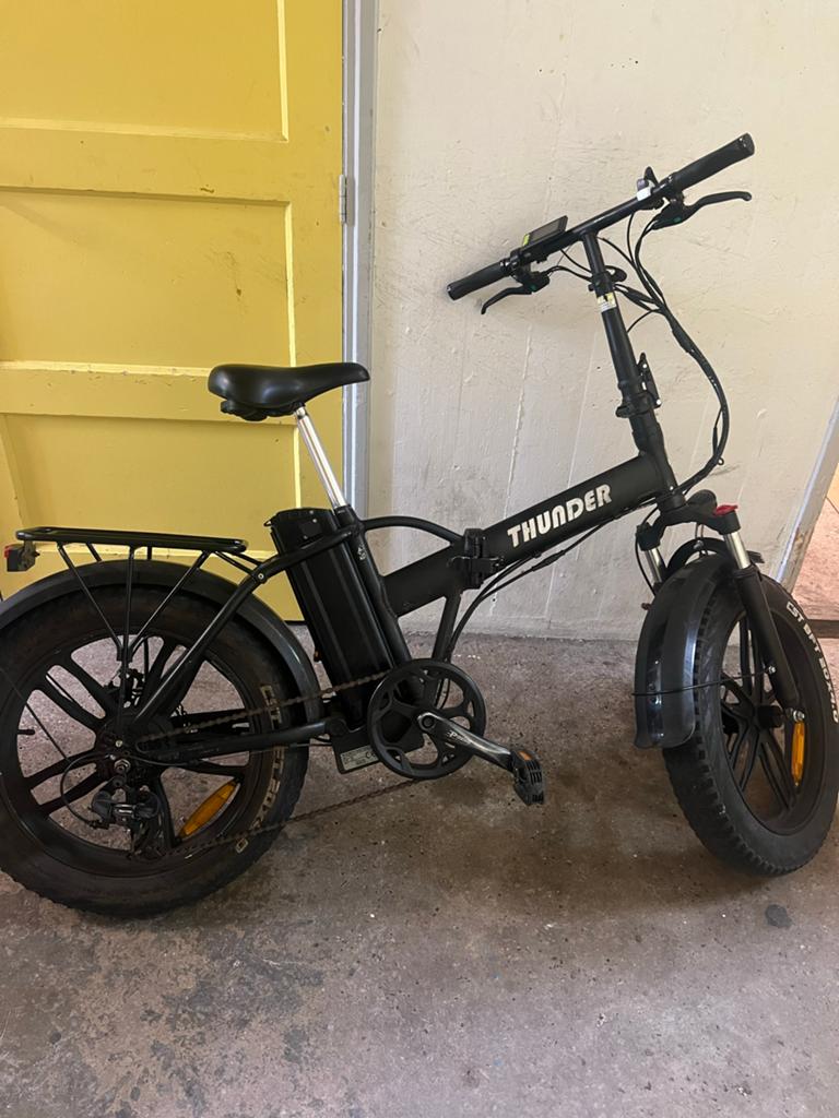 Thunder E-bike met defecte controller en rem oplader er bij, Fietsen en Brommers, Ophalen, Gebruikt, Overige merken