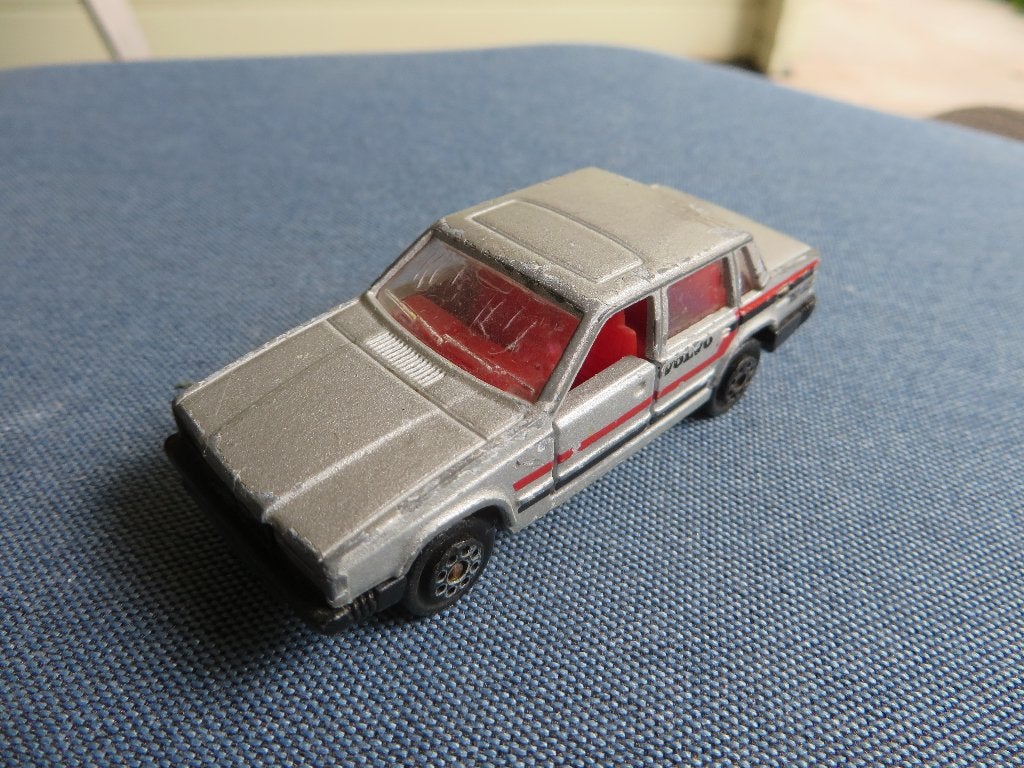 Majorette Volvo 760 GLE zilver met striping, Hobby en Vrije tijd, Modelauto's | Overige schalen, Ophalen of Verzenden, Gebruikt