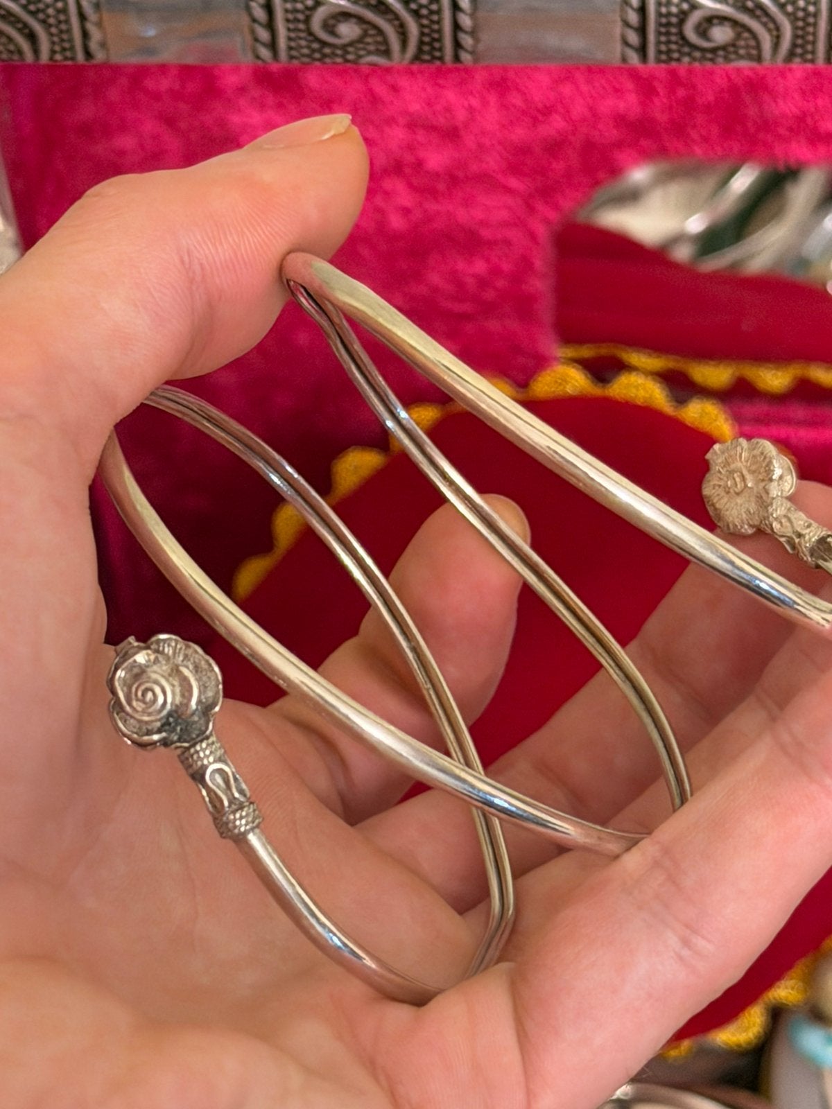 925 zilveren spiraal-armband met bloemen, Sieraden, Tassen en Uiterlijk, Ophalen of Verzenden, Dame, Zilver, Kleiner dan 17