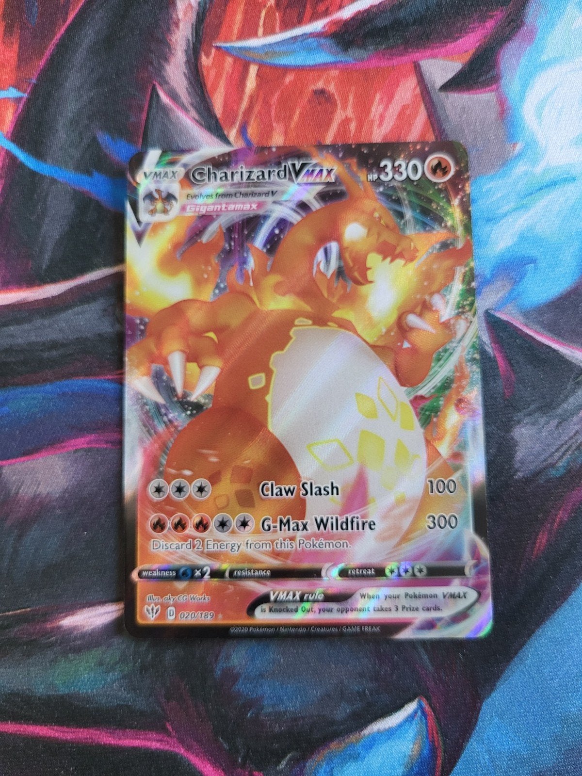 Charizard VMax - Darkness Ablaze #020/189, Hobby en Vrije tijd, Ophalen of Verzenden, Zo goed als nieuw