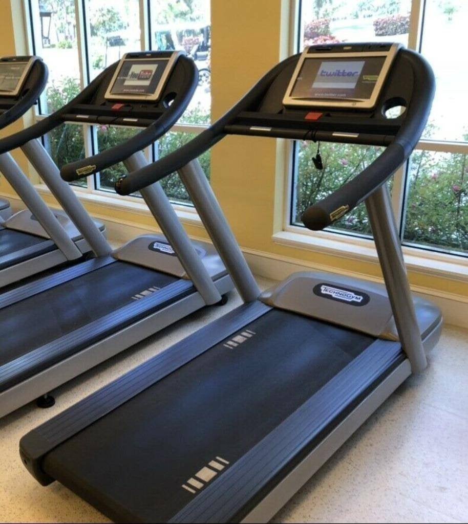 TECHNOGYM loopband Excite+ Run NOW Touchscreen FAILLISSEMENT, Ophalen, Benen, Zo goed als nieuw, Metaal