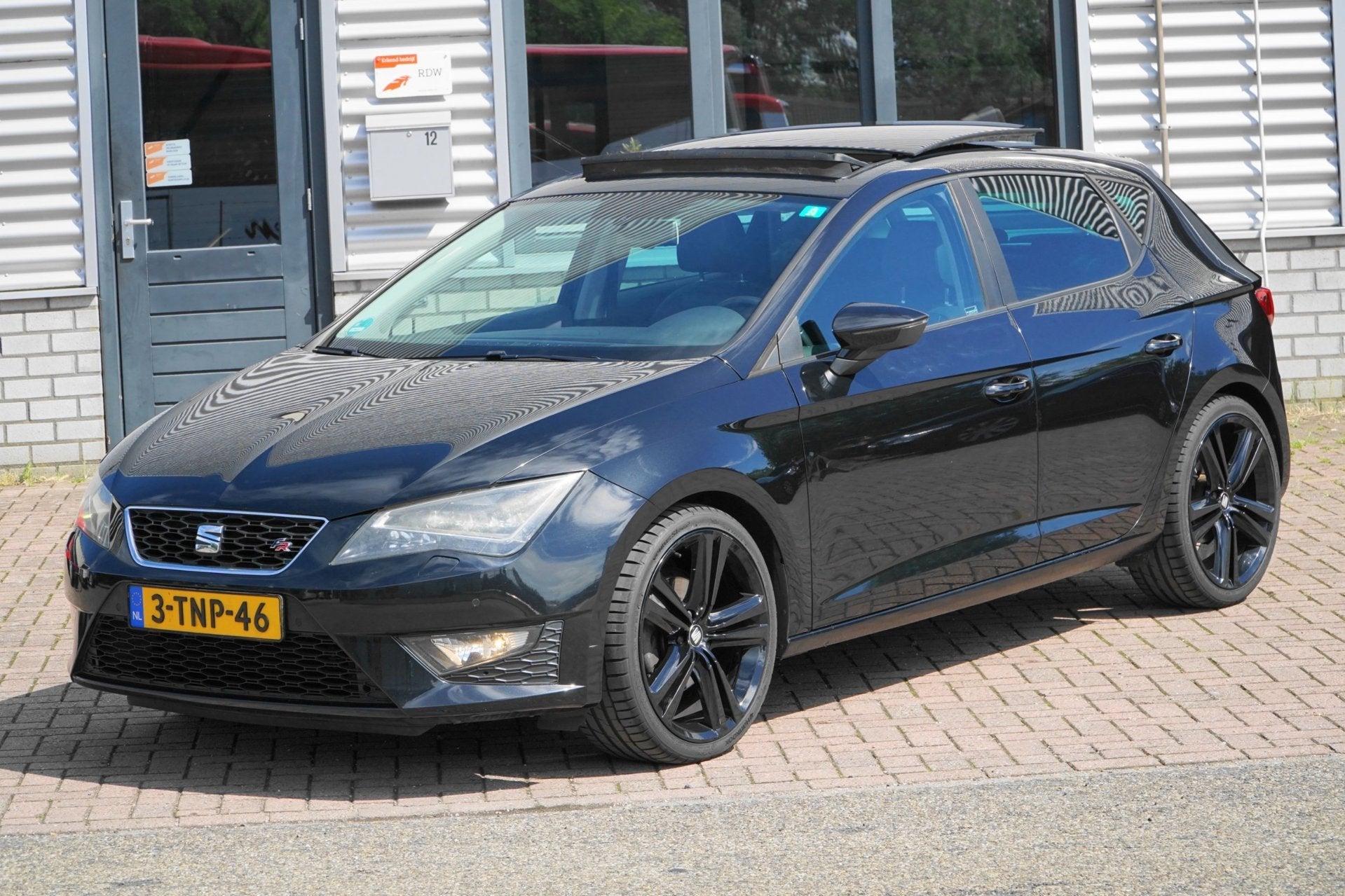 Seat Leon 1.4 TSI FR Business PANO NAVI, Voorwielaandrijving, Gebruikt, Zwart, 4 cilinders
