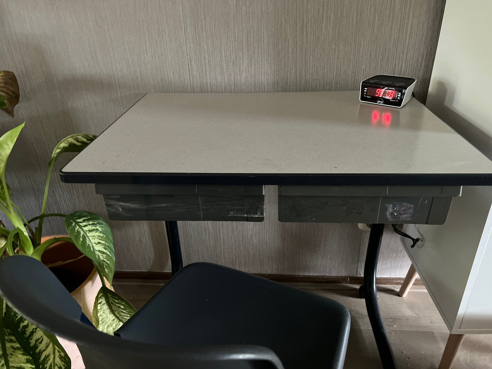 Schooltafeltje /kinder bureau met stoel, Kinderen en Baby's, Ophalen, Gebruikt, Tafel(s) en Stoel(en)