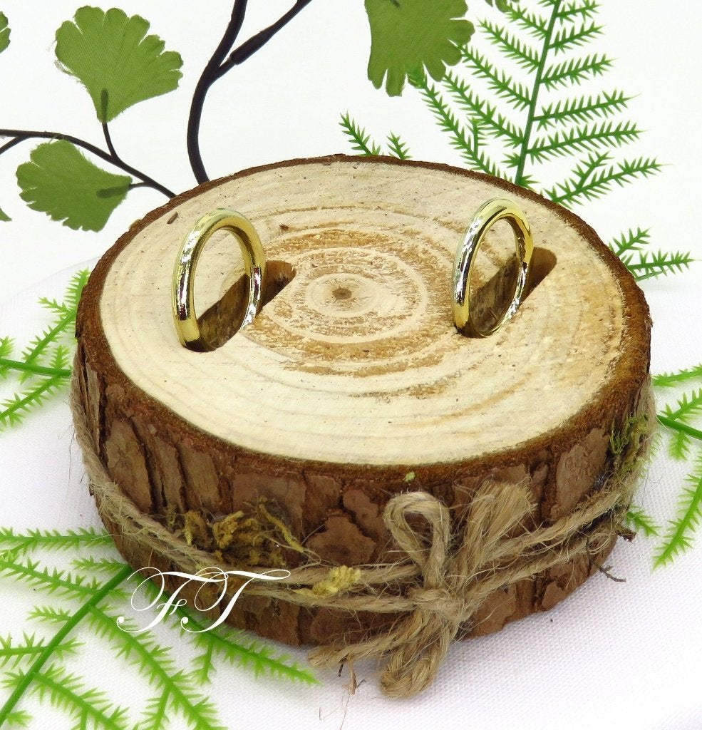 Prachtige ronde houten boomstam ringhouder., Ophalen of Verzenden, Nieuw, Feestartikel, Geboorte of Huwelijk
