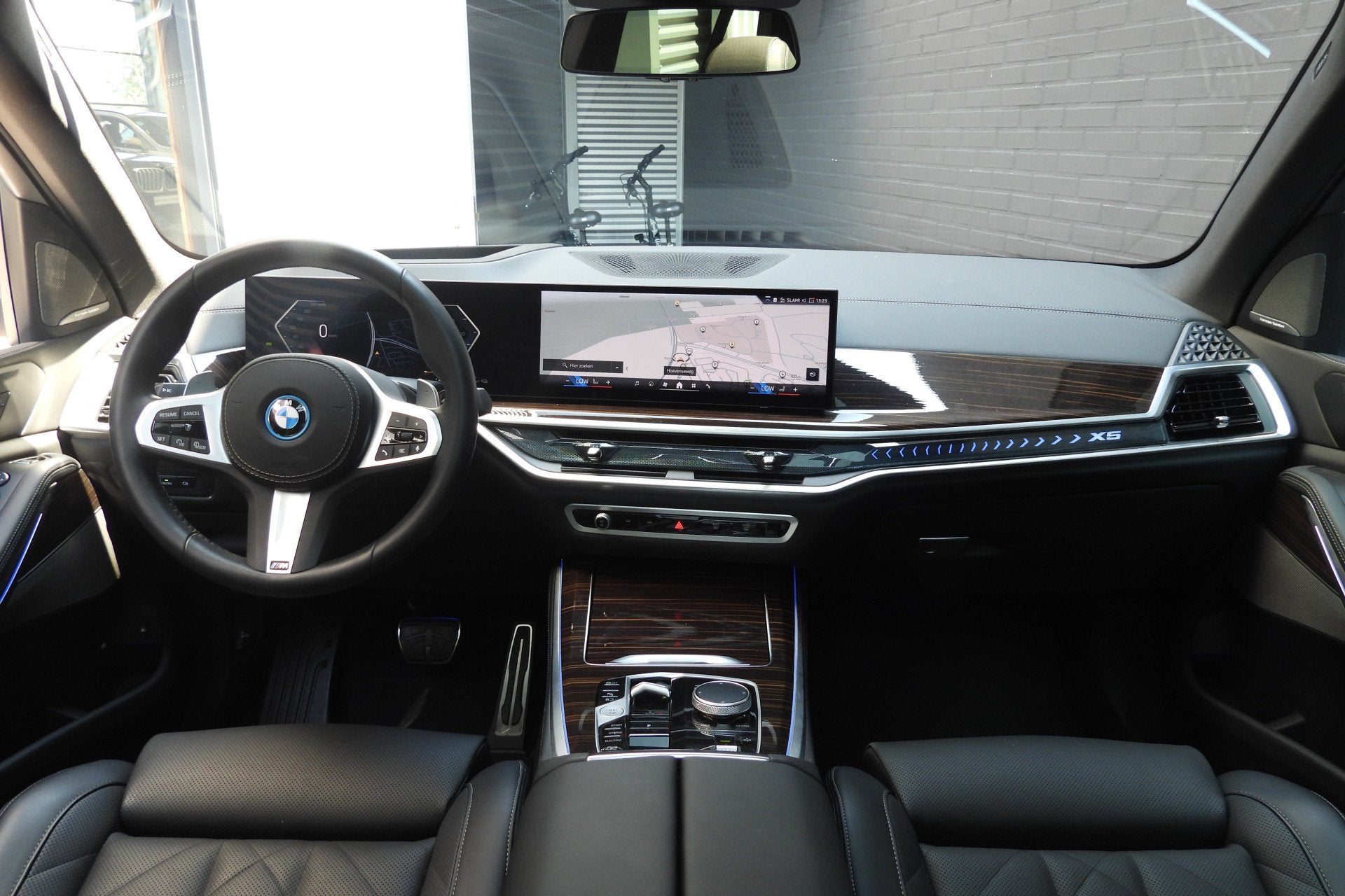 BMW X5 xDrive50e M Sport Automaat / Panoramadak Sky Lounge /, Auto's, BMW, 2395 kg, Met garantie (alle), Zwart, Bedrijf