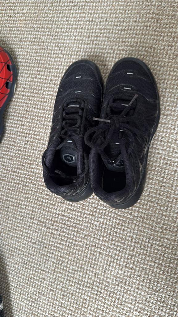 Nike TN Jongens Sneakers - Zwart, Maat 33, Gebruikt, Sportschoenen, Ophalen of Verzenden, Nike
