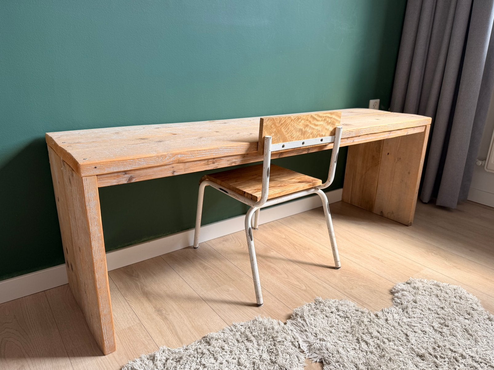 Steigerhouten kinderbureau, Ophalen, Zo goed als nieuw