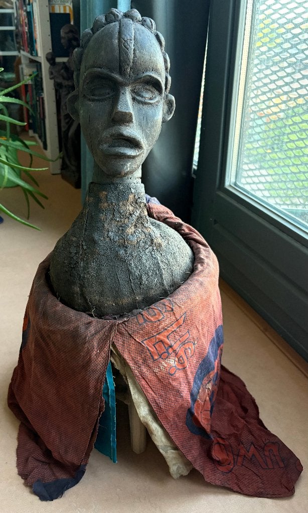 Hoofdtooi met houten hoofd, Bete-Bendi volk, Nigeria, Antiek en Kunst, Kunst | Niet-Westerse kunst, Beeld, Afrika, Hout, Meerkleurig