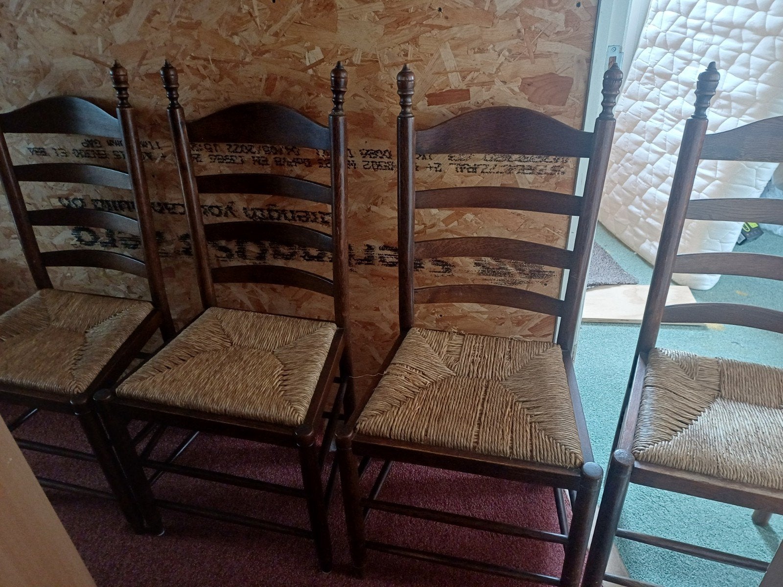4 Oude Houten Eetkamerstoelen met Gevlochten Zitting, Antiek en Kunst, Ophalen