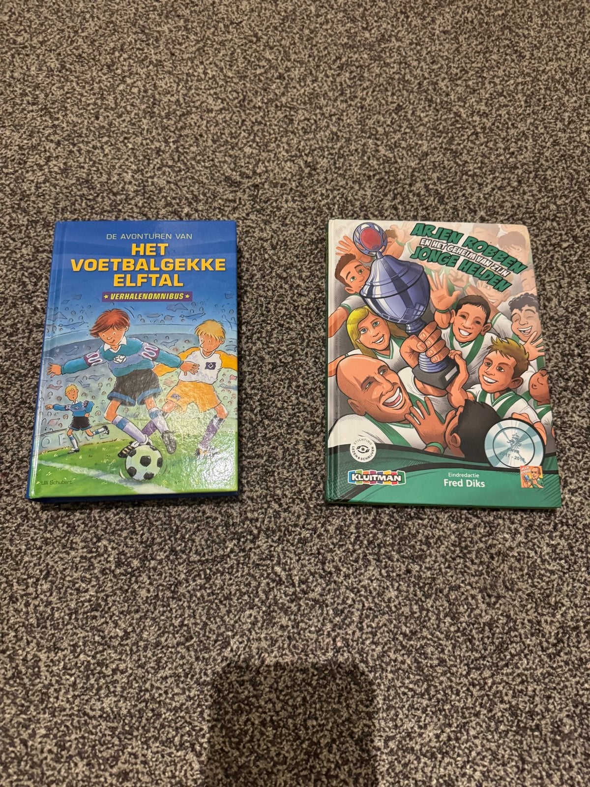 Voetbal leesboeken: Het Voetbalgekke Elftal & Arjen Robben, Ophalen of Verzenden, Gelezen, Balsport