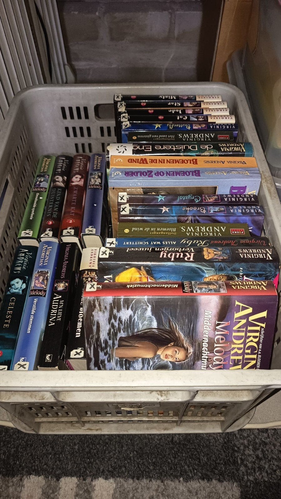 Diverse boeken en series van Virginia Andrews, Boeken, Ophalen of Verzenden, Zo goed als nieuw