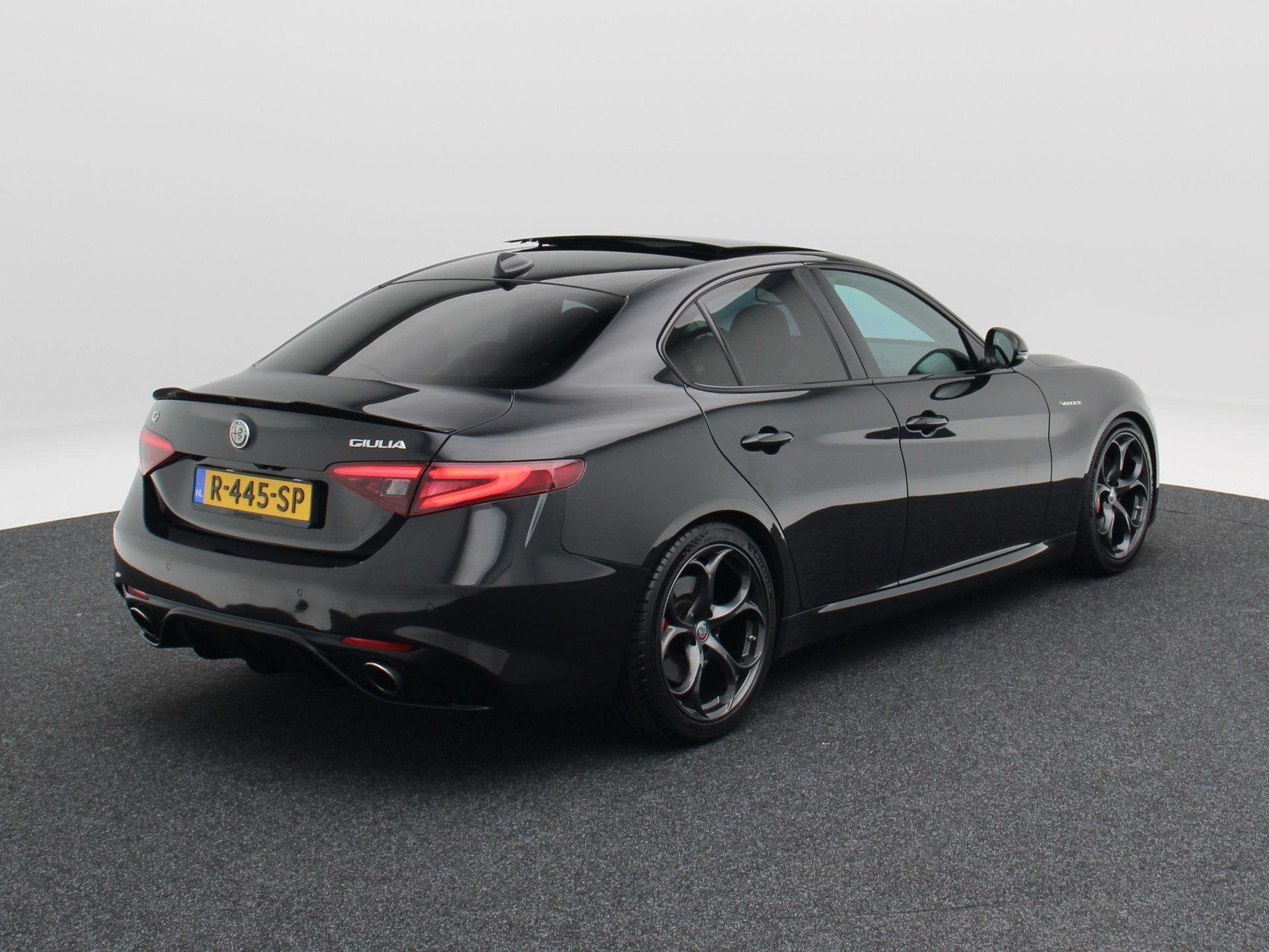 Alfa Romeo Giulia 2.0 T 280 Pk Automaat AWD Veloce | Stoel/S, Auto's, Alfa Romeo, Automaat, Euro 6, 4 cilinders, Zwart