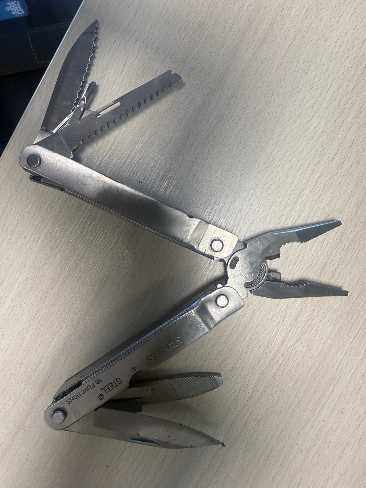 Multitool 18-in-1 RVS - Handig en Compact, Ophalen of Verzenden, Gebruikt, Multitool, Overige merken