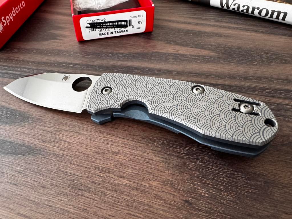 Spyderco Techno 2 EDC Modern Seigaiha Motif Exclusief NIEUW, Ophalen of Verzenden, Zo goed als nieuw