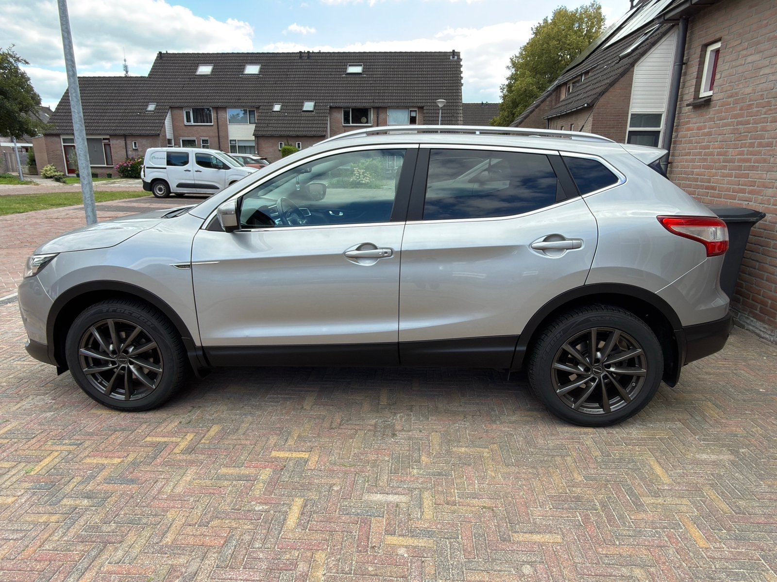 Nissan Qashqai 1.6 DIG-T 163 PK 2017| Pano | Navi | Trekhaak, Voorwielaandrijving, 1618 cc, 4 cilinders, 1290 kg