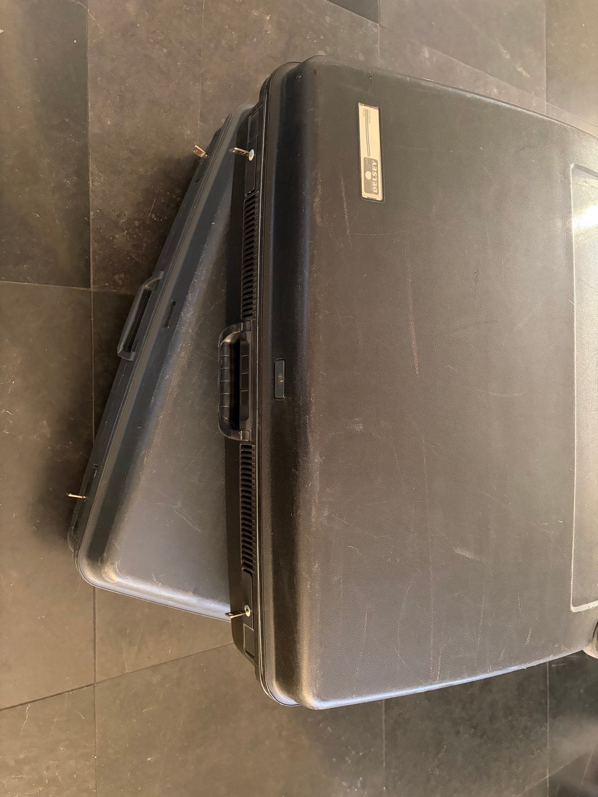 2 Delsey koffers - Ideaal voor reizen, Ophalen, Gebruikt, Hard kunststof, 45 tot 55 cm
