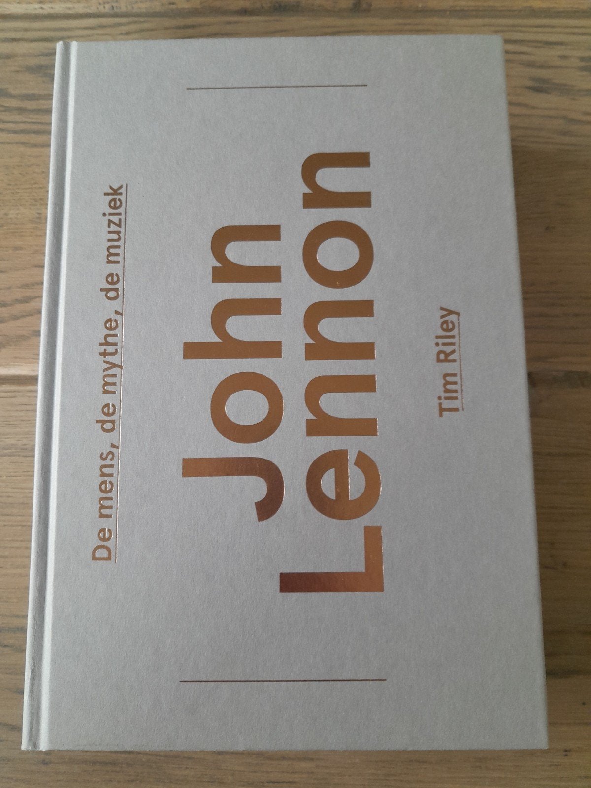 John Lennon: De mens, de mythe, de muziek - Tim Riley, Boeken, Ophalen of Verzenden, Zo goed als nieuw, Tim Riley