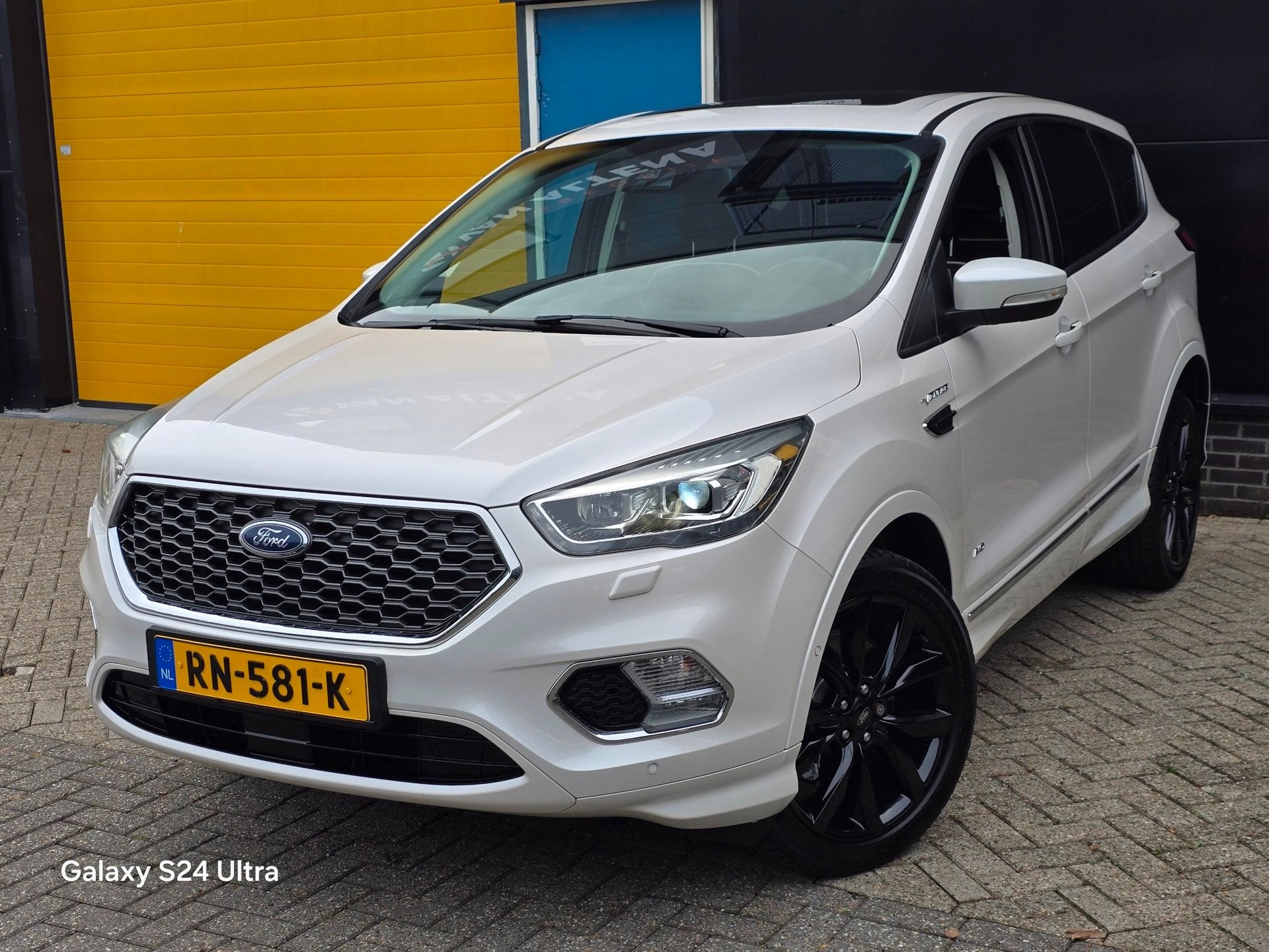 Ford Kuga 1.5 EcoBoost Vignale AWD / 182 PK / AUT / NAP / Pa, Automaat, Dealer onderhouden, 4 cilinders, 1850 kg