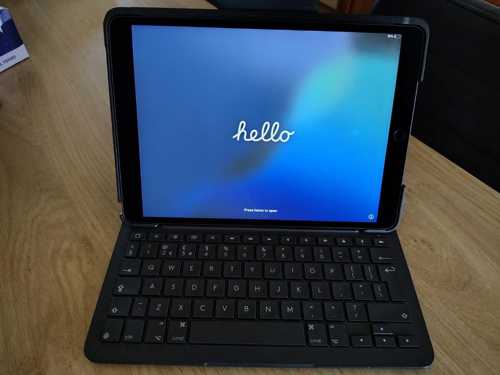 Ipad air 3 (64 GB) met logitech toetsenbord, Gebruikt, Apple iPad Air, 64 GB, Zilver