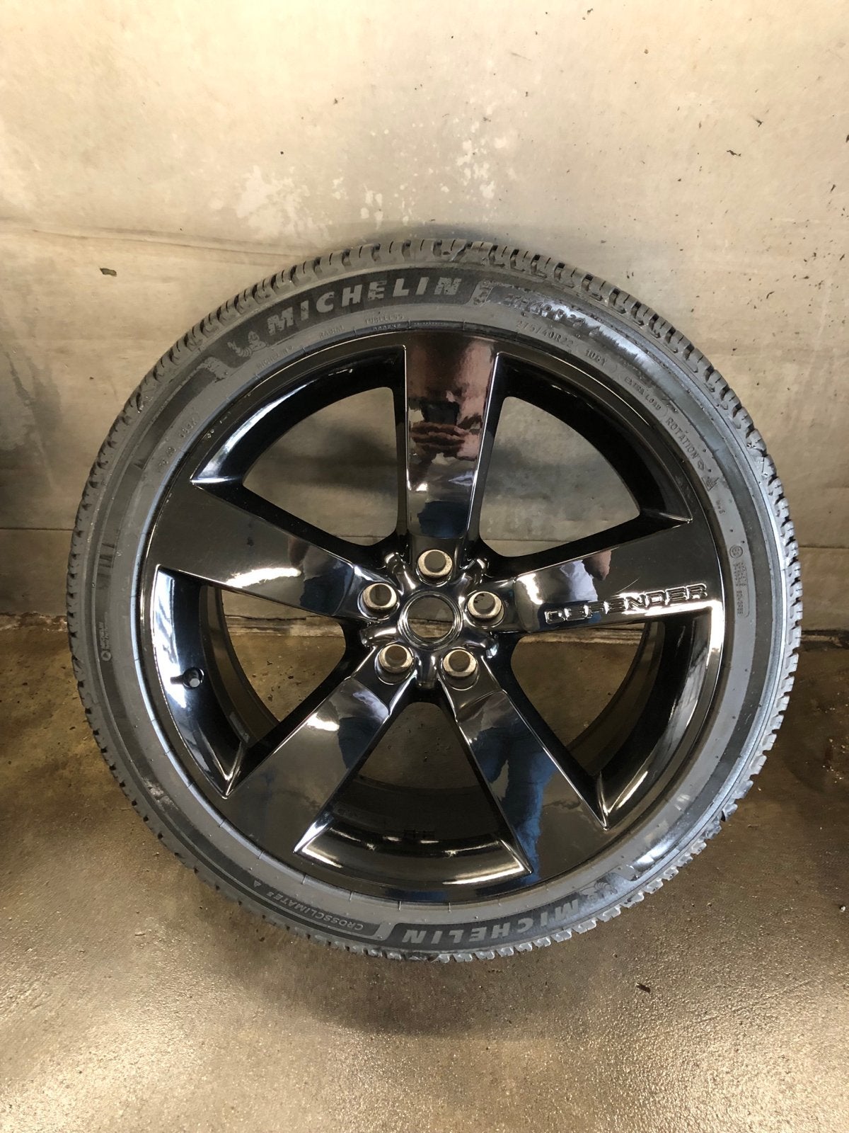 Complete set Defender 5x Michelin CrossClimate 3 All Season, Gebruikt, 275 mm, Banden en Velgen, Overige maten