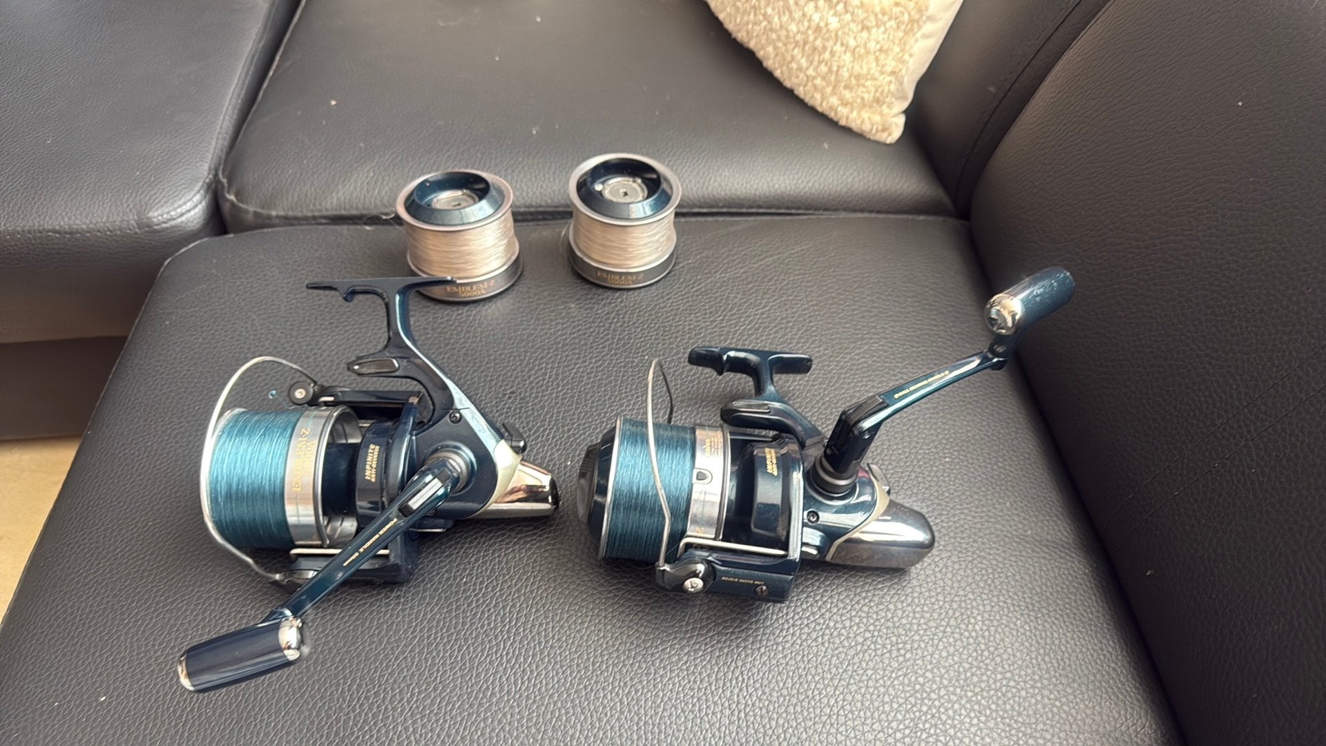 2 Daiwa Emblem-Z 5000A Molens, Ophalen of Verzenden, Gebruikt, Molen