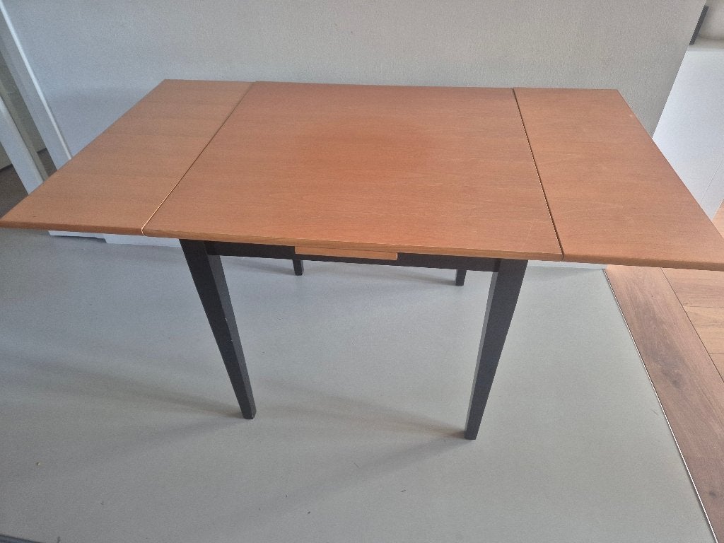 Uitschuifbare tafel en bijpassende beukenhouten stoelen, Huis en Inrichting, Tafels | Eettafels, Ophalen, Gebruikt, 100 tot 150 cm