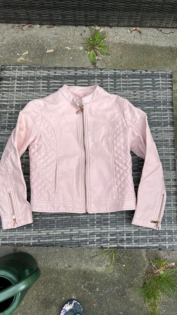 Leerlook jasje lichtroze mt 134, Kinderen en Baby's, Kinderkleding | Maat 134, Ophalen, Zo goed als nieuw, Meisje, Jas