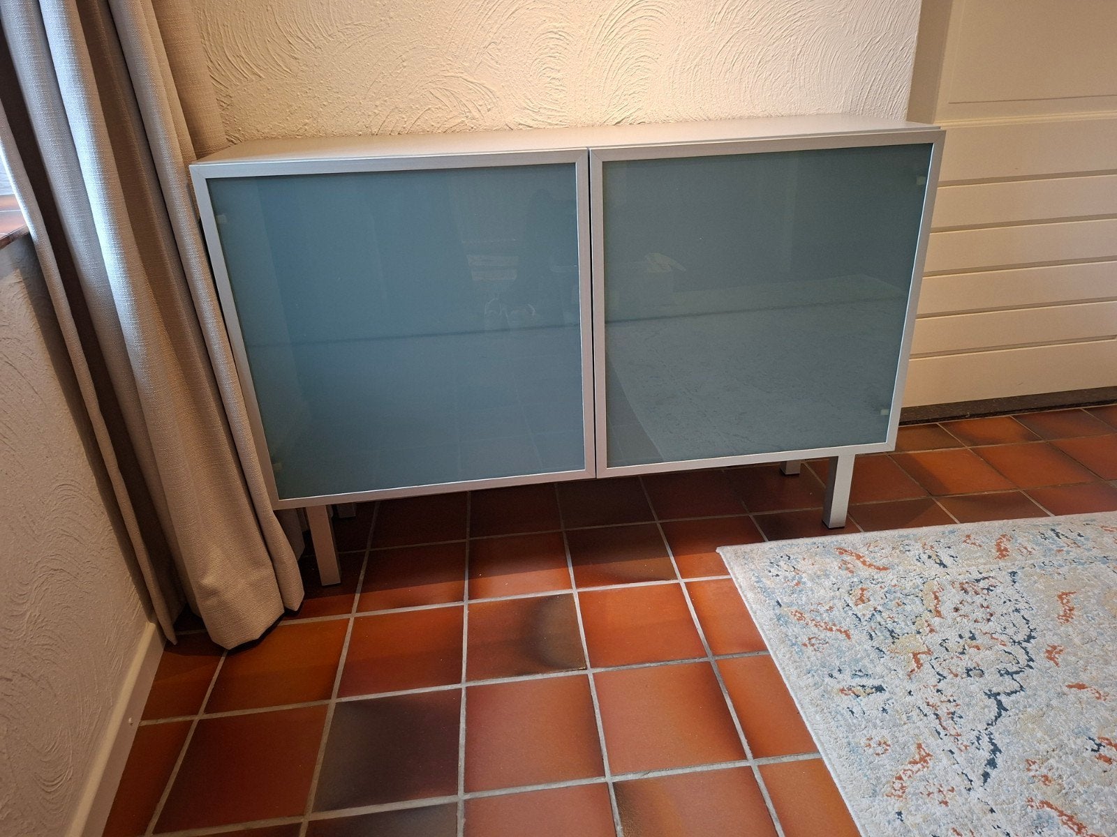 Ikea kast met melkglazen deuren, Ophalen, Zo goed als nieuw