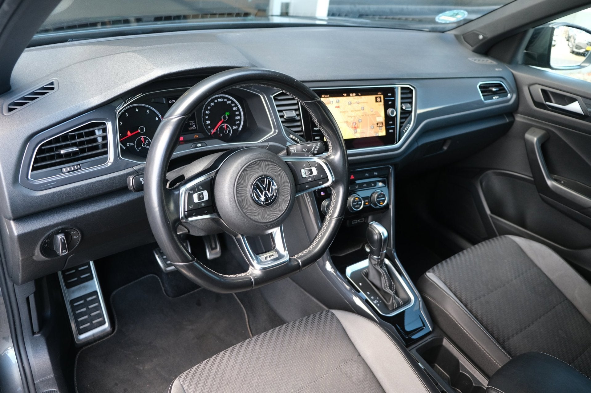 Volkswagen T-Roc 1.5 TSI 150PK DSG 2x R-line Beats Camera Na, 4 cilinders, 150 pk, Leder en Stof, Origineel Nederlands