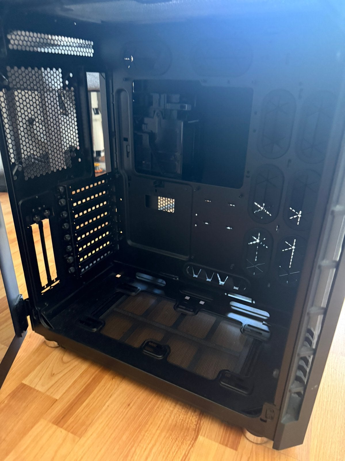 Corsair Crystal 680X RGB + 10x Corsair LL-Series Fans