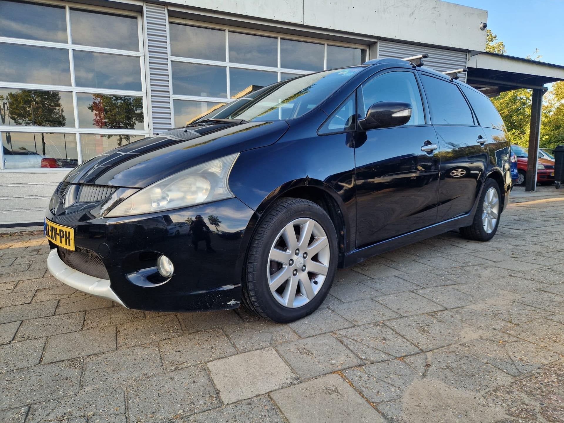 Mitsubishi Grandis 2.4-16V AUTOMAAT/ 7 PERSOONS, Auto's, Mitsubishi, Stof, Zwart, 7 stoelen, Zwart