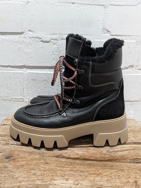 Toral X Paul Warmer - Sheepskin boots maat 39 - Nieuw, Kleding | Dames, Schoenen, Zwart, Lage of Enkellaarzen, Ophalen of Verzenden