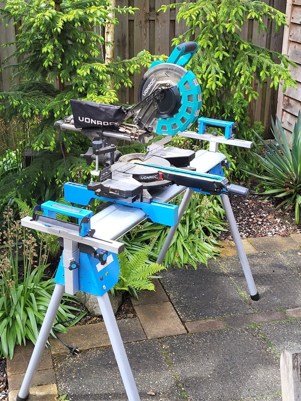 Afkortzaag met onderstel, Doe-het-zelf en Verbouw, Gereedschap | Zaagmachines, Ophalen, 1200 watt of meer, Afkortzaag, 70 mm of meer